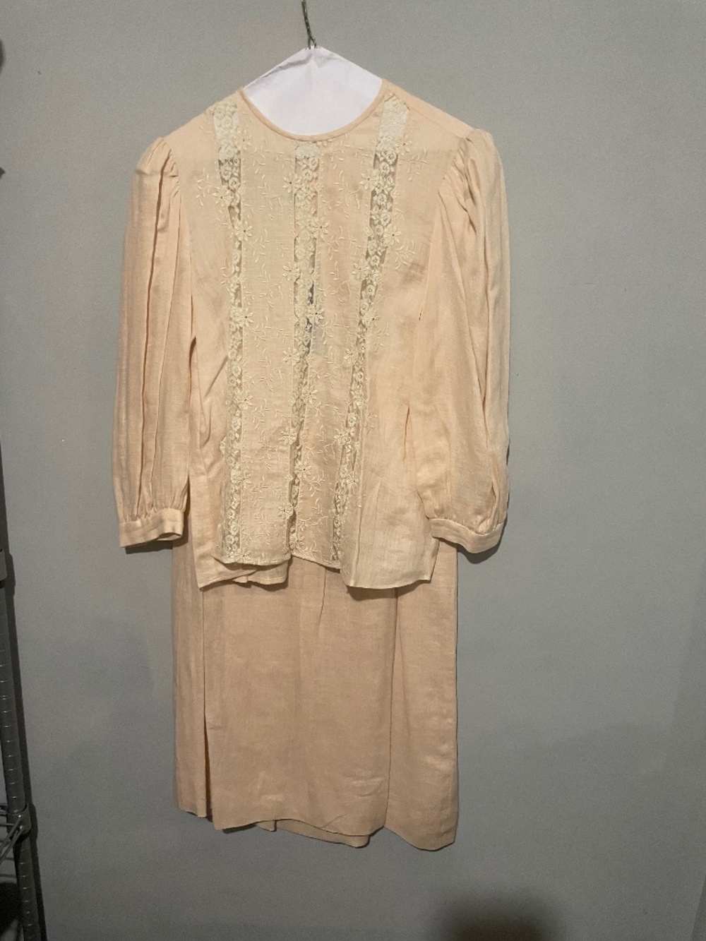 Cloak of many colors 100% silk  women’s size 10 peach skirt set